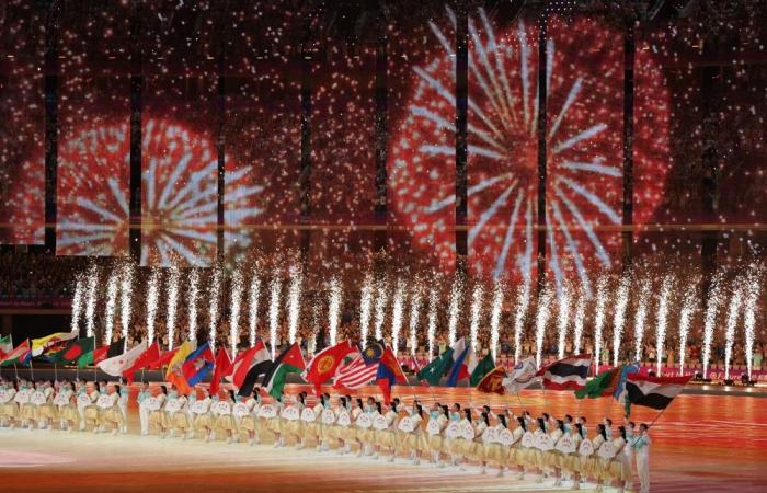 Crowd roars welcome for Xi at Hangzhou Asian Games opening ceremony