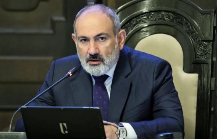 Armenia PM takes swipe at Russia as first civilians leave breakaway Nagorno-Karabakh