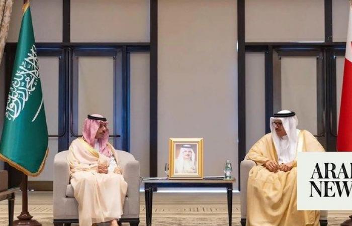Saudi foreign minister meets with his Bahraini counterpart