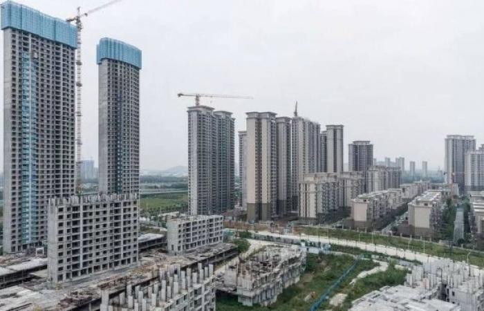 Anxious Chinese home buyers reel from Evergrande crisis