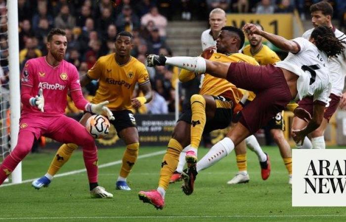 Man City shocked by Wolves, Man Utd beaten by Crystal Palace