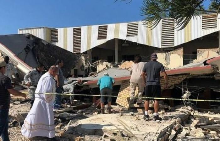 Ten dead as Mexico church roof collapses
