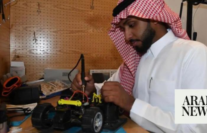 Saudi contestant showcases ‘crawler robot’ on science show