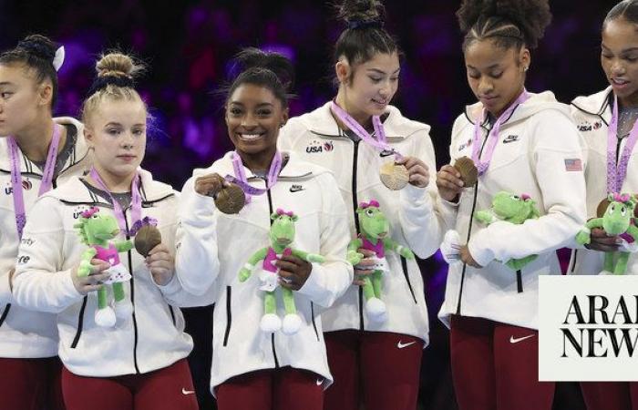 Simone Biles leads US women to record 7th straight team title at gymnastics world championships