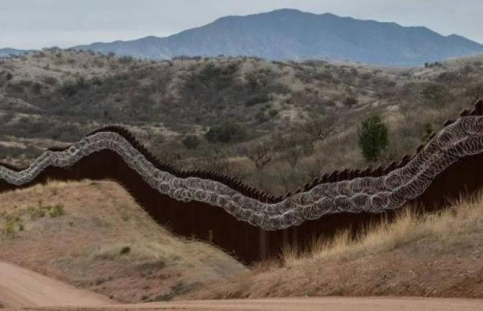 Biden faces bipartisan attacks over new border wall