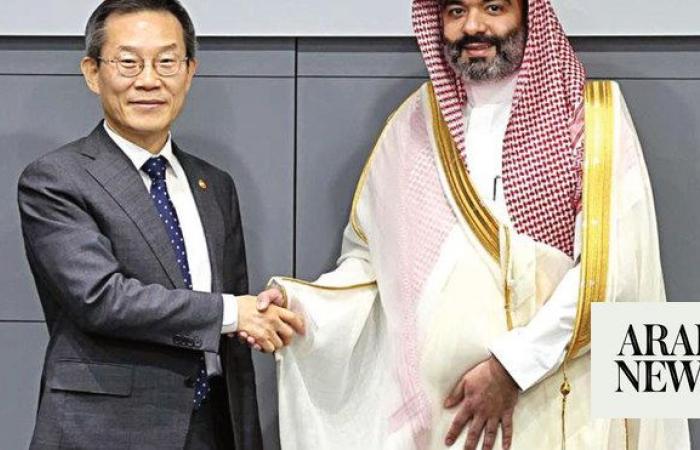 Saudi communications minister meets South Korean officials