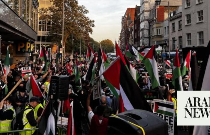 Waving Palestinian flag may be criminal offence, UK home secretary tells police