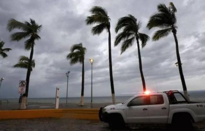 'Extremely dangerous' Hurricane Lidia hits Mexico's Pacific coast