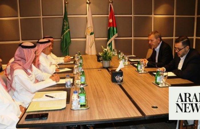 KSrelief chief meets UNRWA official in Amman 