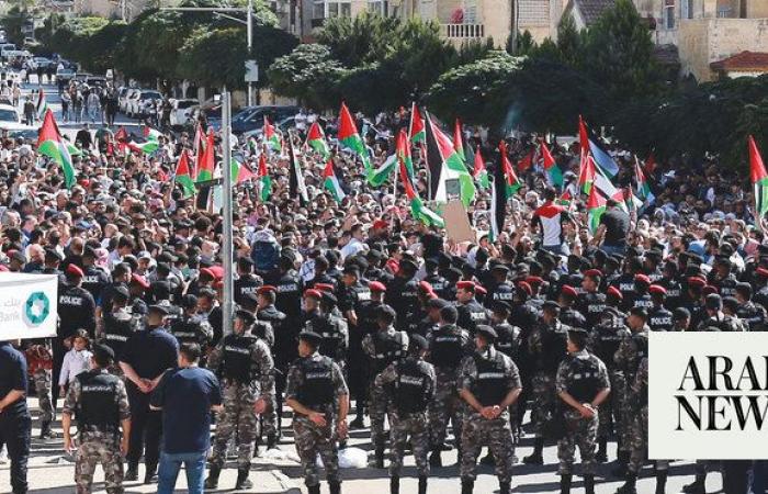 Thousands in Muslim countries around the world demonstrate over Israeli airstrikes