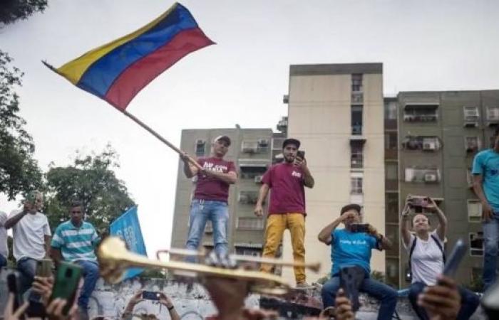 Venezuela opposition holds primary to pick unity candidate