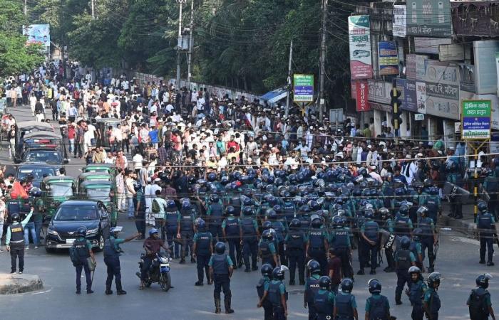 More than 100,000 protest to demand Bangladesh PM step down