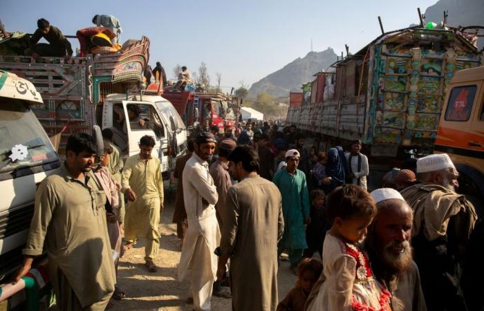 Pakistan-Afghanistan border crossing overwhelmed as Afghans face expulsion
