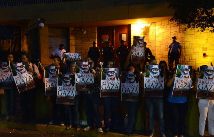 Protesters calling for Gaza cease-fire block road at Tacoma port while military cargo ship docks