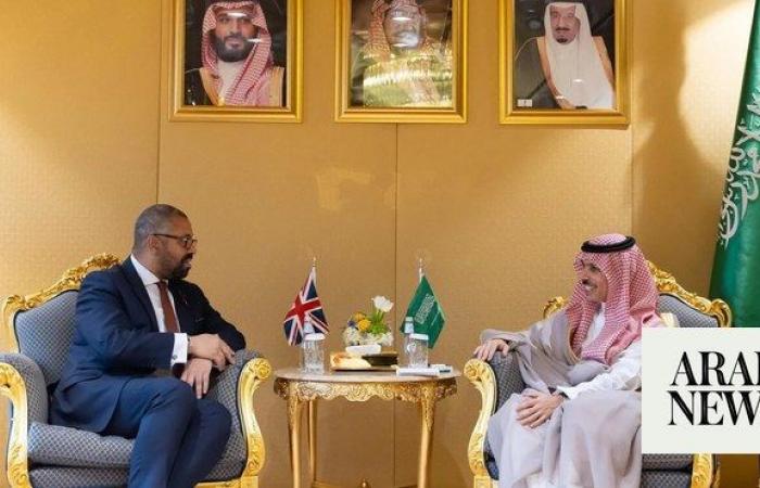 Saudi foreign minister receives UK foreign secretary