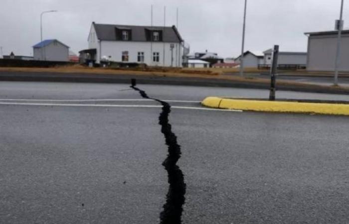 Iceland quakes weaker but volcano warning persists