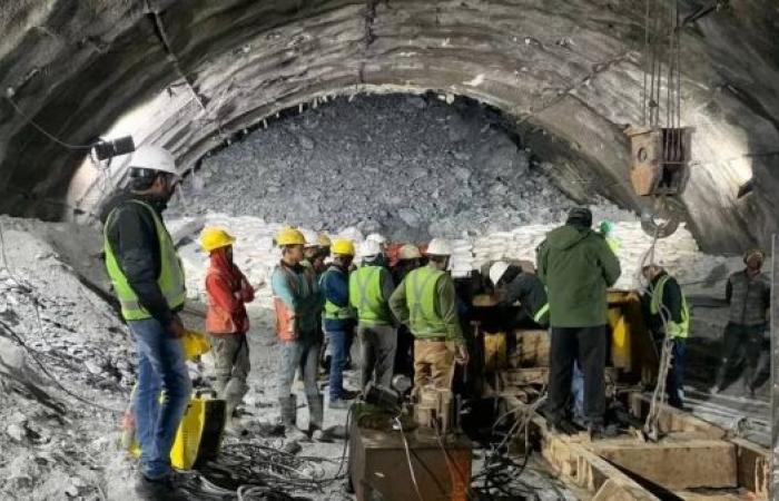 Fears for workers stuck for 72 hours in collapsed tunnel in India's Uttarakhand state