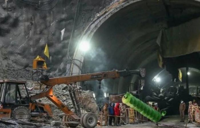 Tunnel collapse: Machine repairs prolong ordeal for trapped Indians