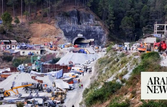 Drilling resumes to rescue 41 Indians stuck in tunnel