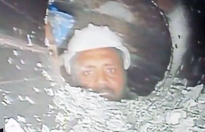 Families face agonizing wait after rescue delay in Uttarakhand tunnel