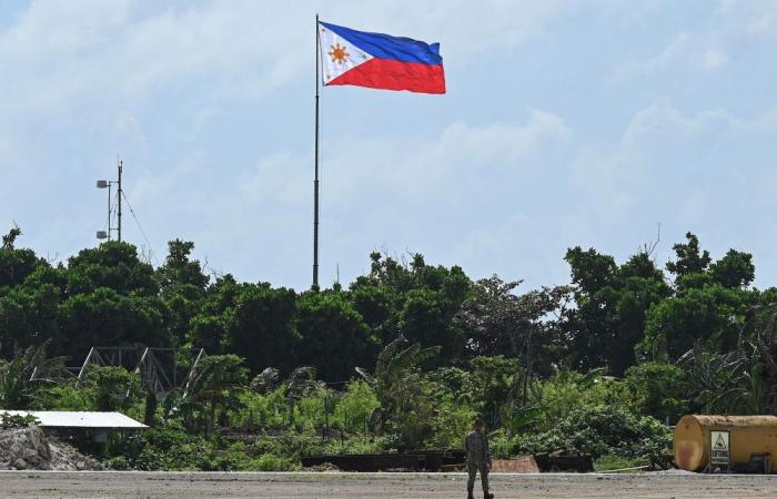 Philippines builds new coast guard station on island in South China Sea