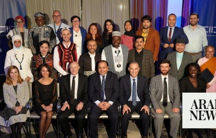 Dialogue group honors 70 graduates in Lisbon