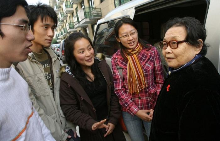 Chinese dissident doctor and AIDS whistleblower dies aged 95