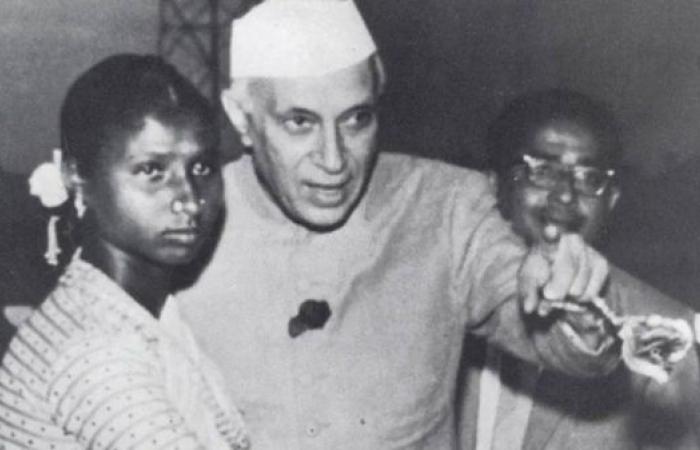 Budhini Manjhiyain: The Indian tribal woman exiled for garlanding Nehru