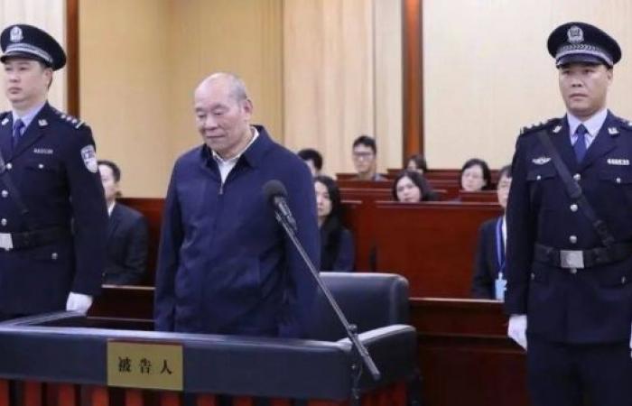 Chinese ex-banker sentenced to life in prison for corruption