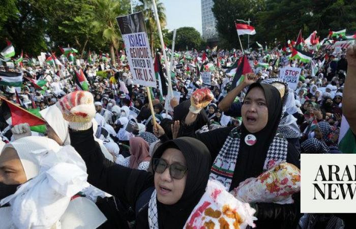‘Stop the war crimes:’ Thousands of Indonesians protest for Palestine outside US embassy