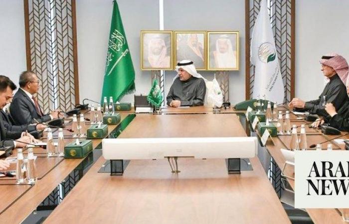 Saudi aid agency chief meets foreign envoys