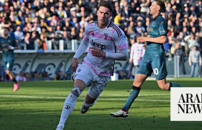 Vlahovic fires Juve one point behind leaders Inter