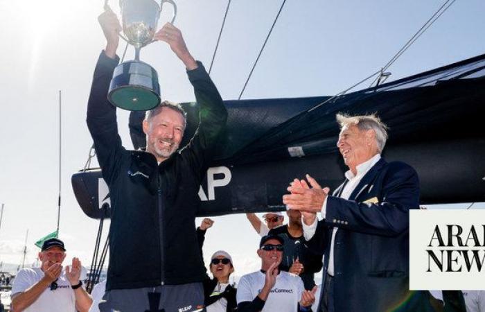 LawConnect swoops late to win Sydney-Hobart thriller