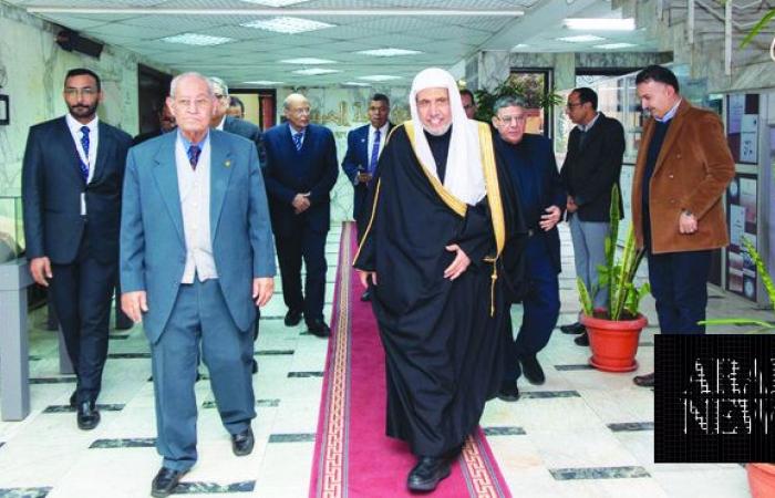 MWL chief visits Arabic language academy in Cairo