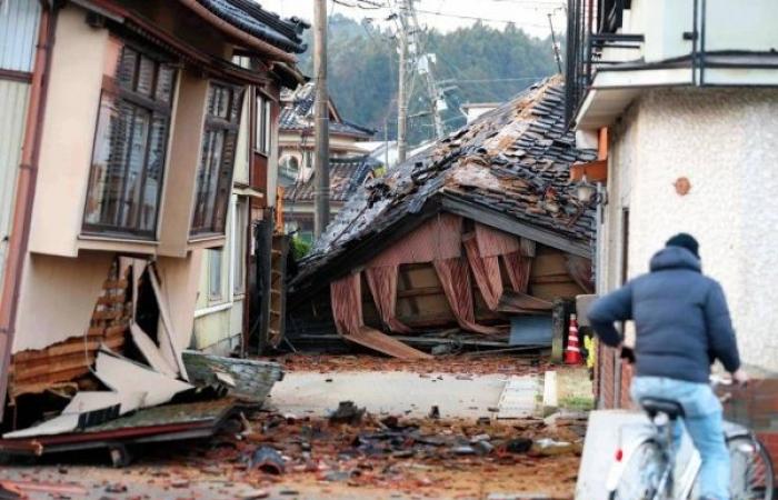 ‘Battle against time’ to find quake survivors as Japan lifts tsunami warnings 