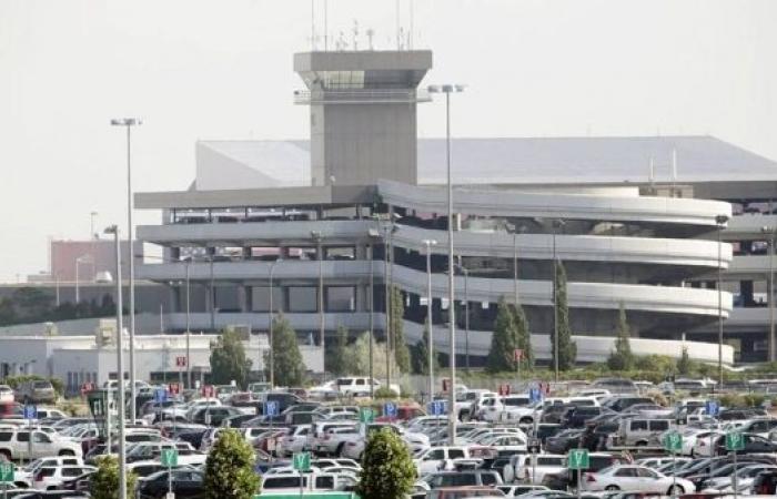 Man dies after crawling inside jet engine at Salt Lake City airport