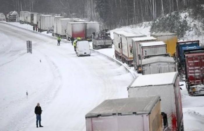 Swedish snow chaos leaves 1,000 vehicles trapped on key road