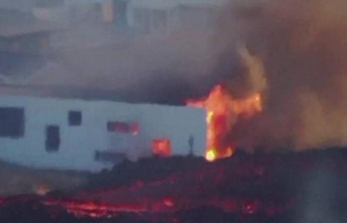 Iceland volcano eruption spills lava into town setting houses on fire