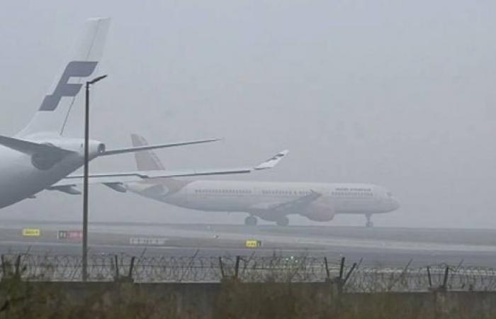 Airport chaos angers Indians as fog hits travel