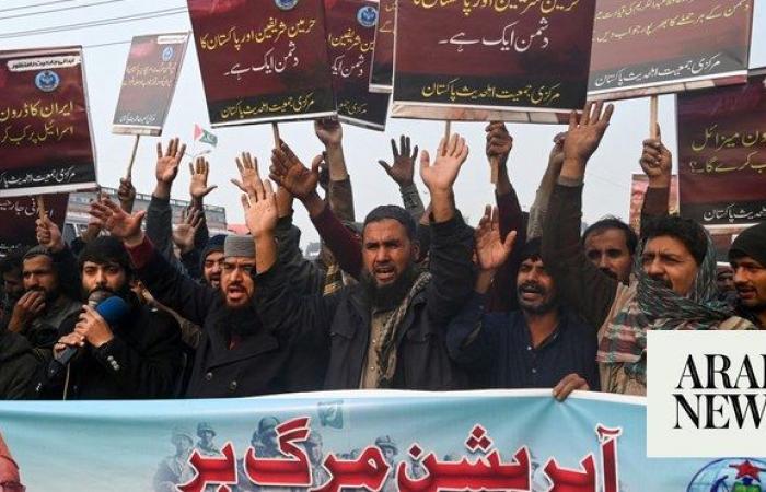 Pakistan says it doesn’t want to escalate Iran dispute