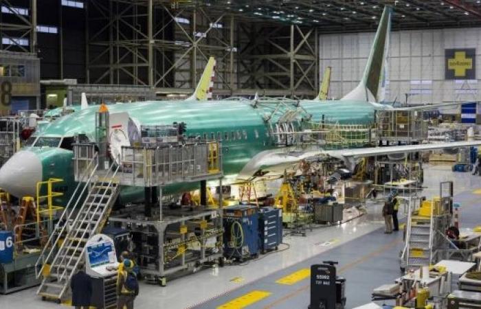 Airlines told to inspect earlier generation of Boeing 737s