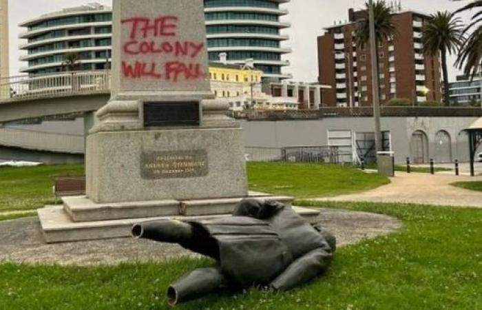 Captain Cook statue vandalized in Melbourne on eve of Australia Day