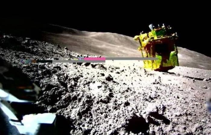 Stricken Japanese Moon mission landed on its nose