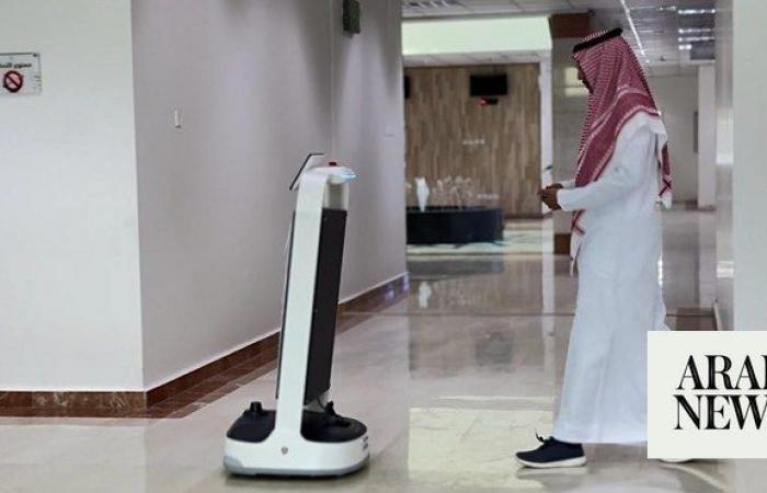 Bisha launches smart robot service system