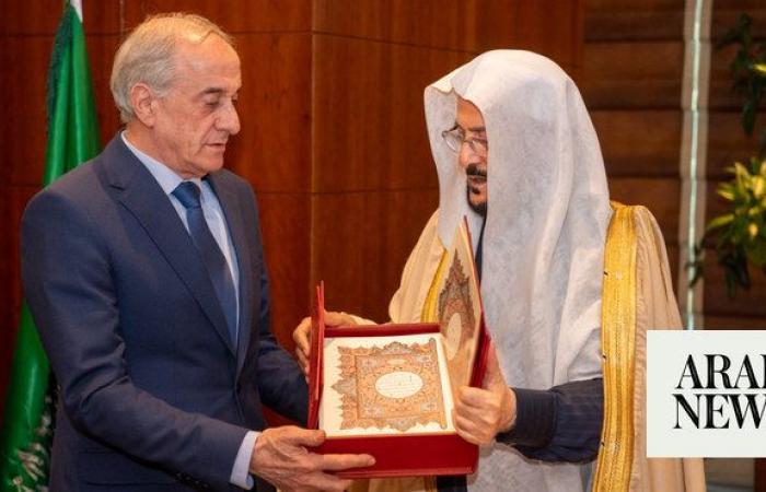 Islamic affairs minister receives Syrian ambassador to Saudi Arabia