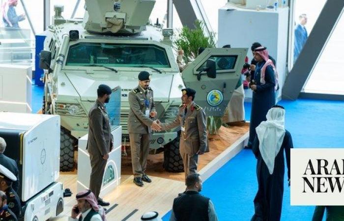 Saudi Defense Ministry signs 17 deals to bolster defenses 