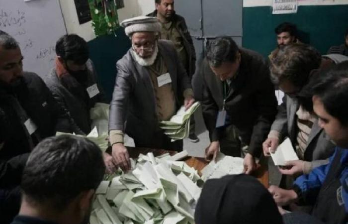 No clear winner in Pakistan's general elections as major parties claim victory