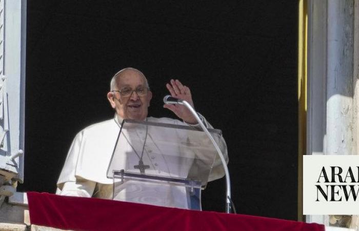 Pope Francis skips readings at audience, says he still has a cold