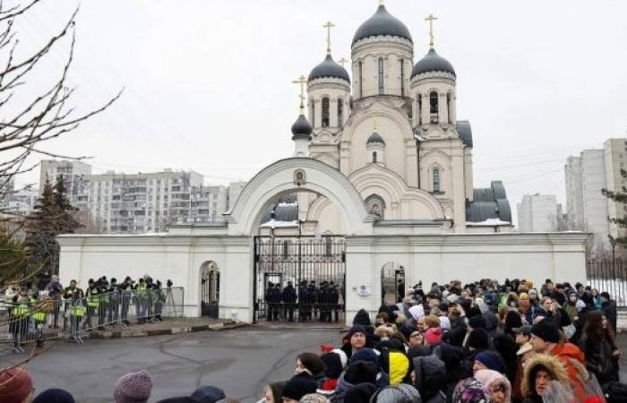 Mourners gather for Navalny’s funeral in Moscow amid threat of arrest