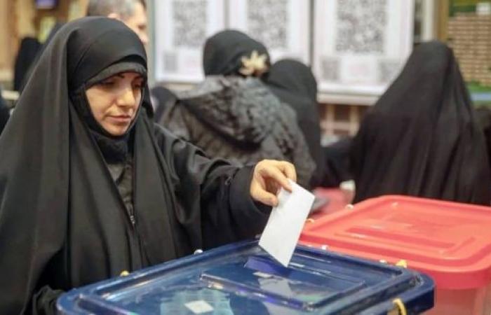 Counting begins as reports suggest low turnout in Iran elections